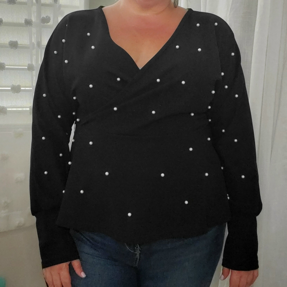 Belted top with pearls.